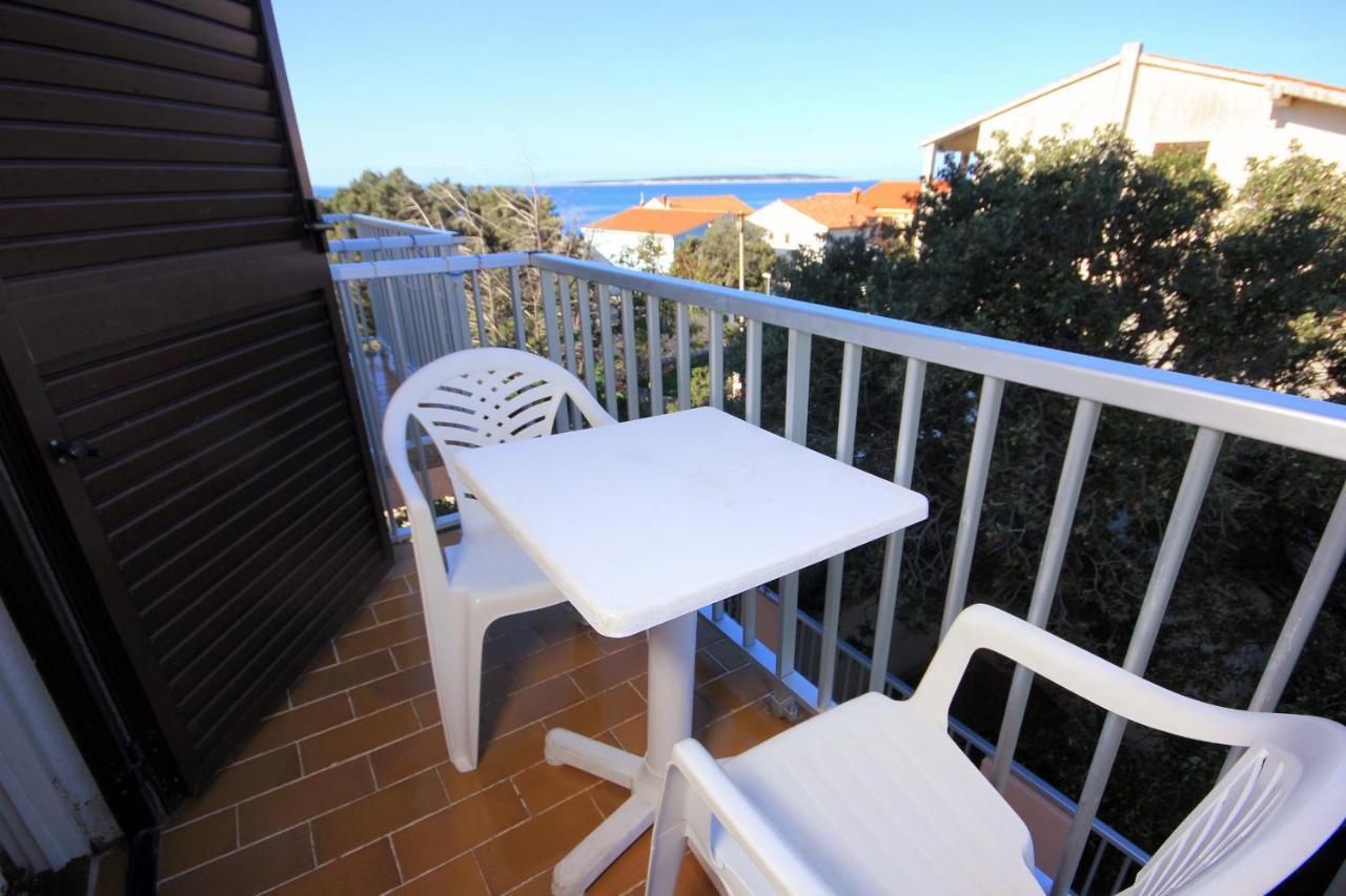Apartments And Rooms By The Sea Mandre, Pag - 3557 콜란 외부 사진