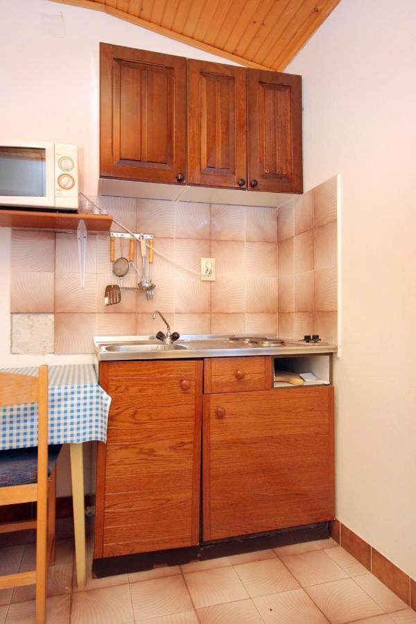 Apartments And Rooms By The Sea Mandre, Pag - 3557 콜란 외부 사진
