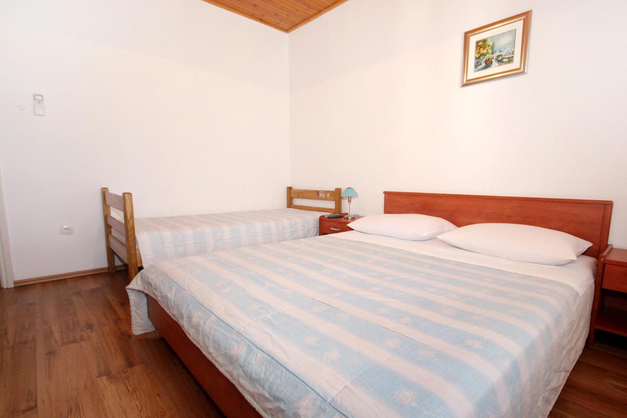 Apartments And Rooms By The Sea Mandre, Pag - 3557 콜란 객실 사진